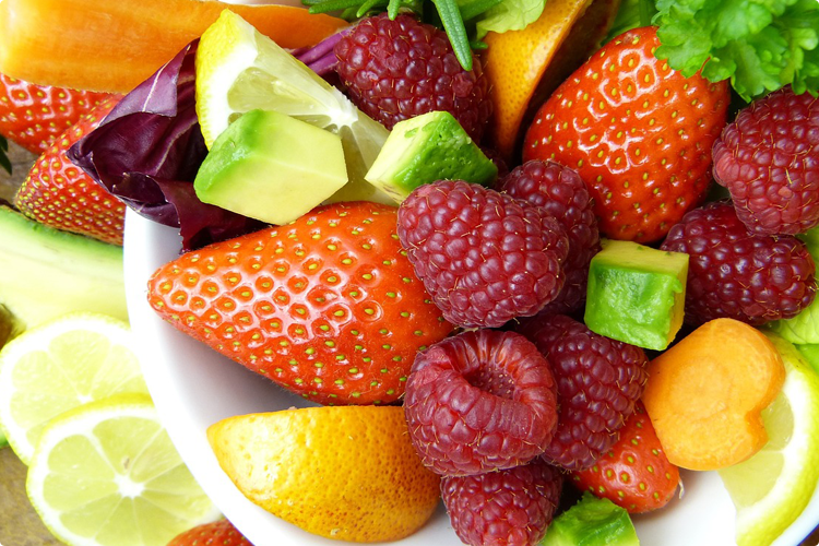 カットした野菜やフルーツ